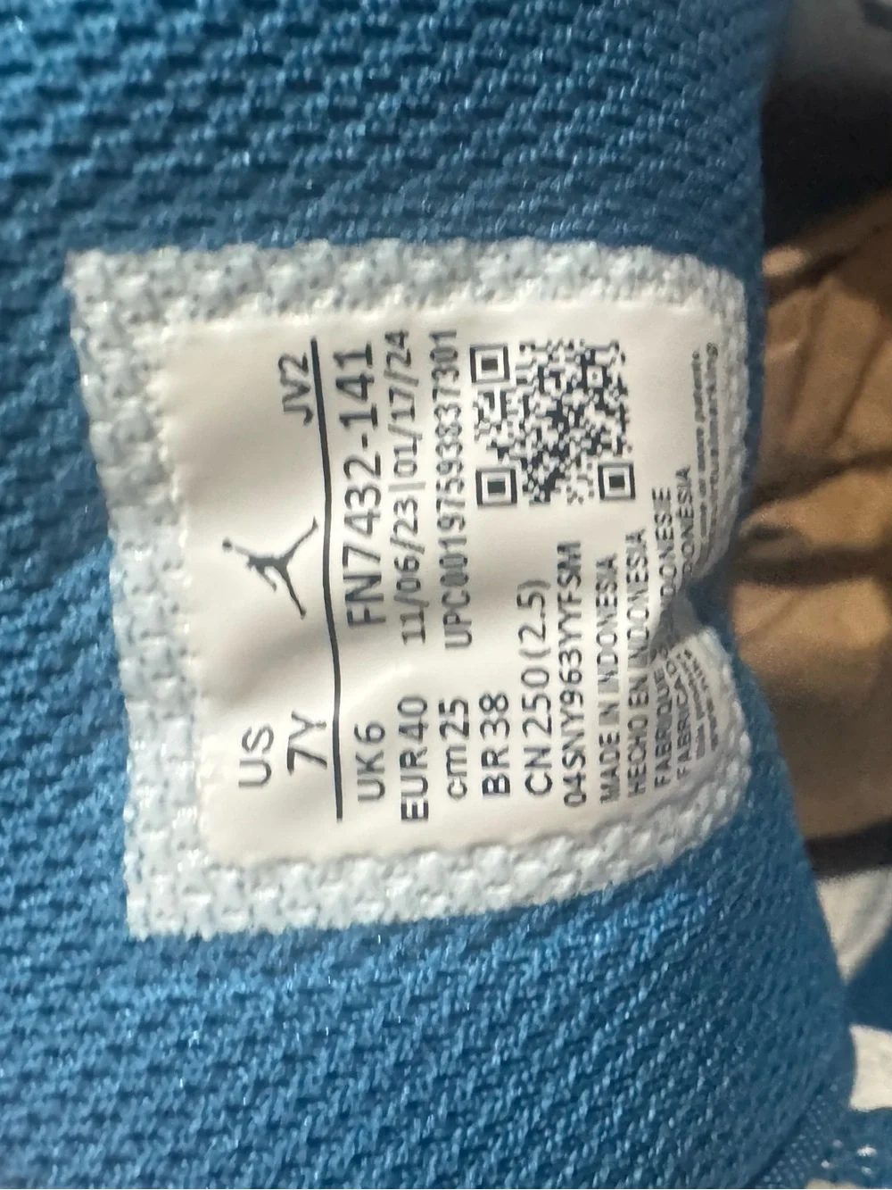 Nike Air Jordan 1’s Mid, Industrial Blue/White, Size 7 Y/M